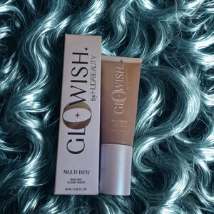 9NEW HUDA BEAUTY GloWish Multi Dew Skin Tint LightMedium